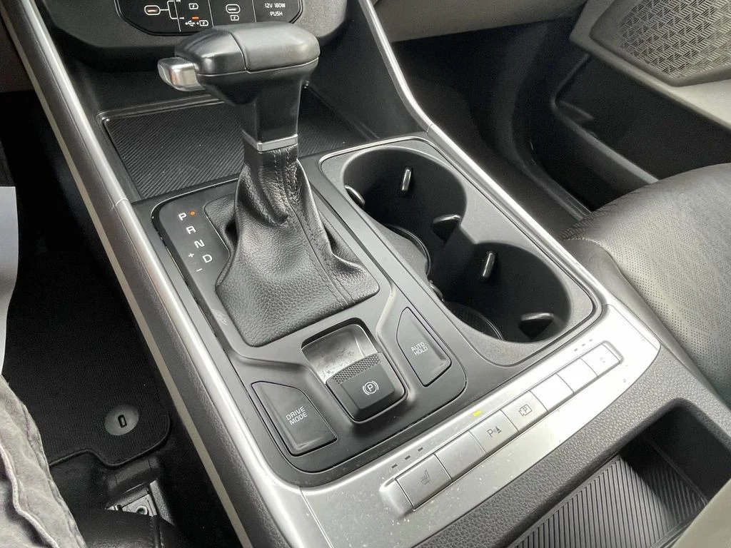 Used 2025 Snow White Pearl Kia LXS image 20