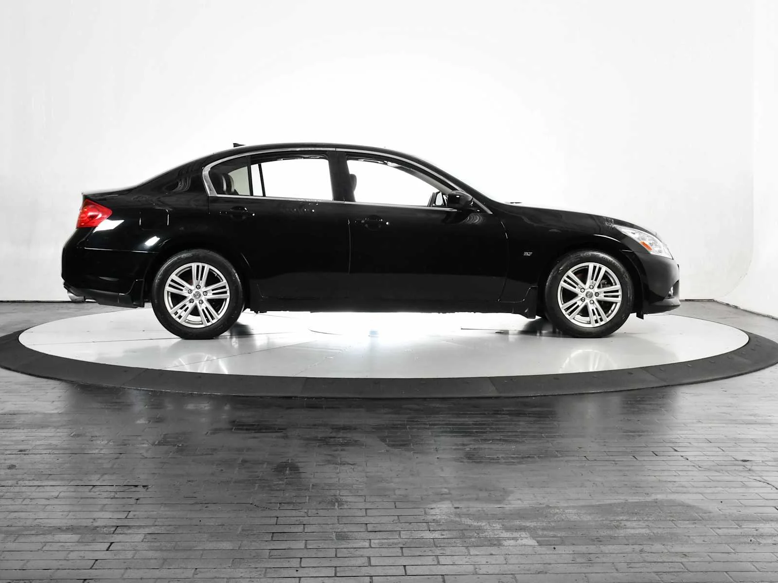 Used 2015 Black Obsidian INFINITI  image 6