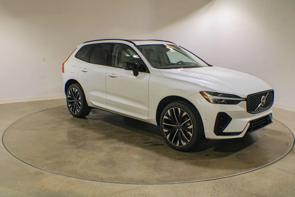New 2026 Crystal White Volvo T8 Ultra image 7