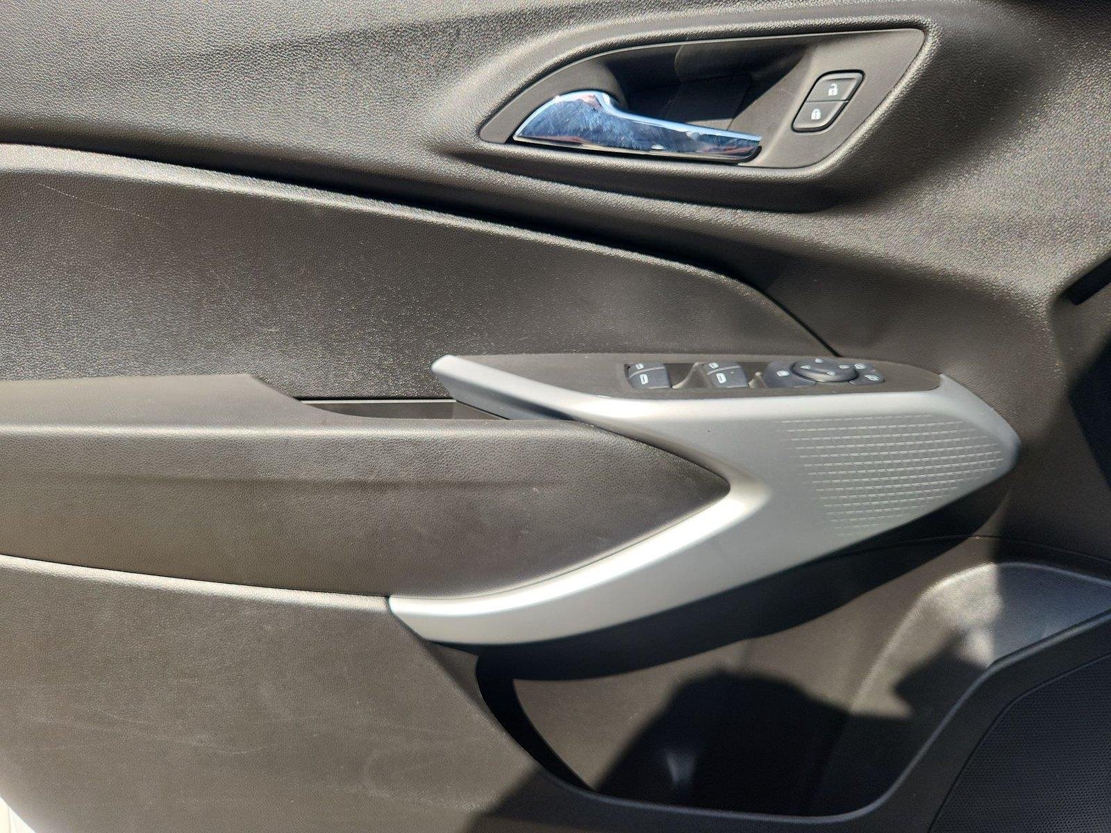 Used 2025 Summit White Chevrolet LS image 19