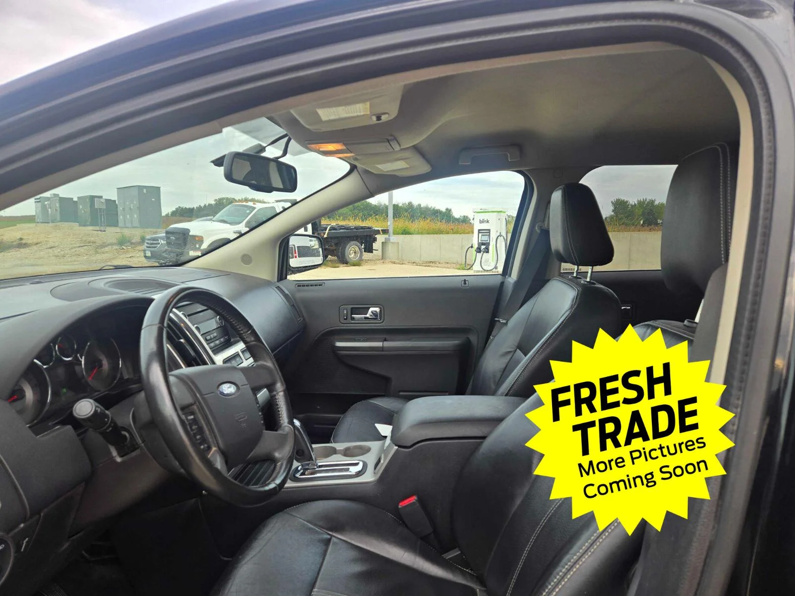 Used 2010  Ford Limited image 9