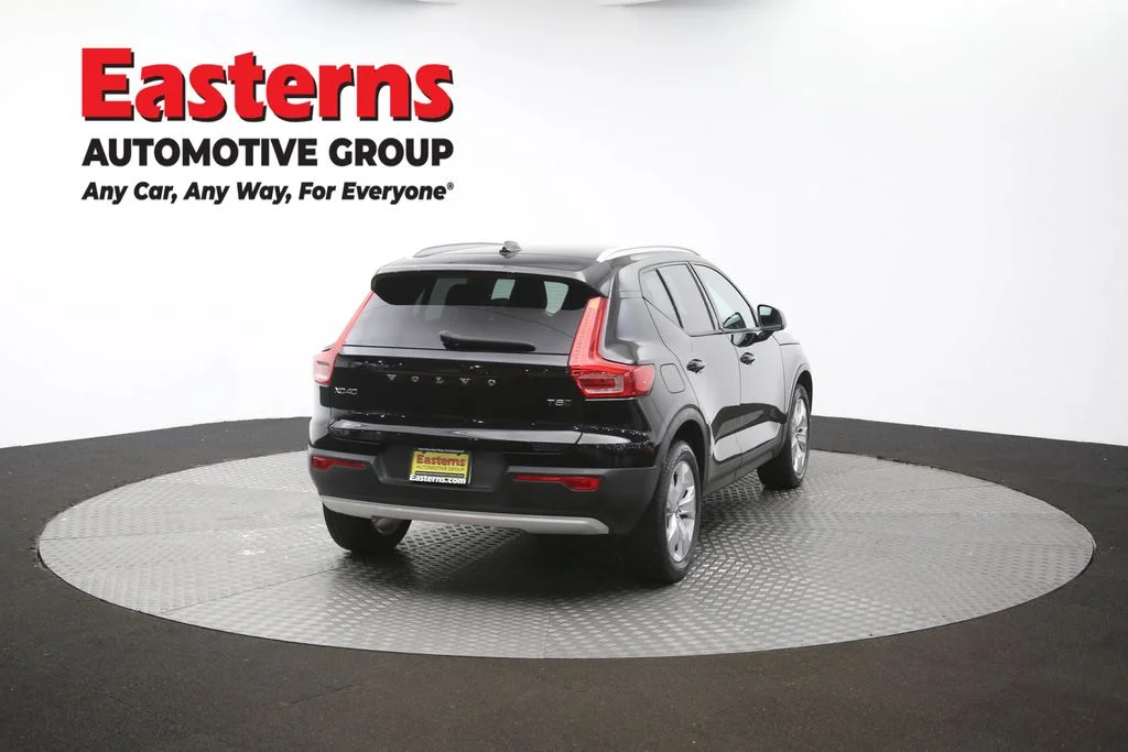 Used 2022 Black Volvo Momentum image 39