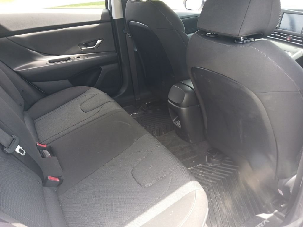 Used 2025 White Hyundai SE image 19