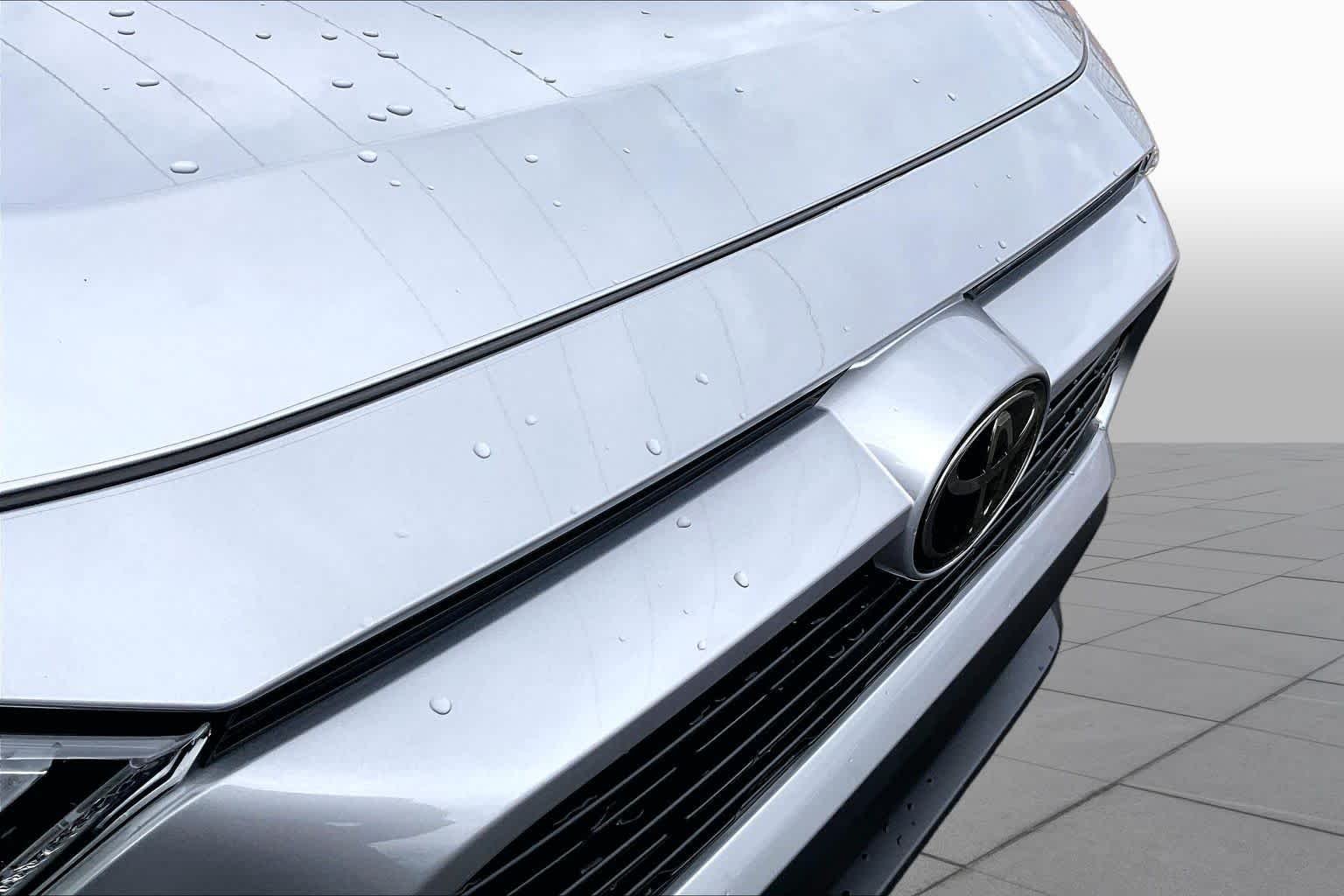 Used 2025 Silver Sky Metallic Toyota XLE image 27