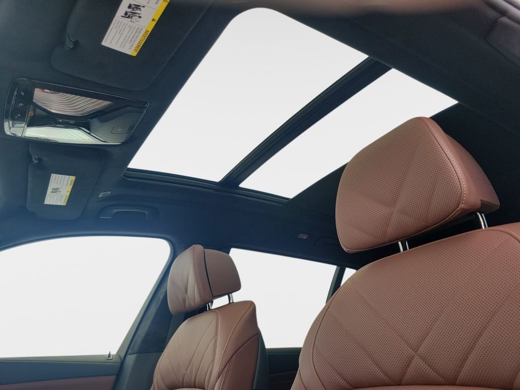 New 2027 Mineral White Metallic BMW xDrive40i image 20