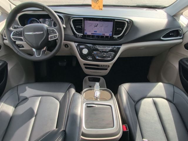 Used 2024 Silver Chrysler Touring L image 23