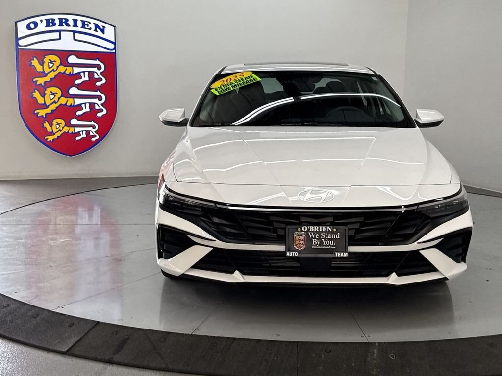 Used 2025 White Hyundai SEL Convenience image 10