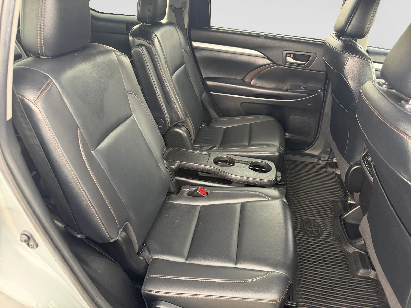 Used 2019 Celestial Silver Metallic Toyota XLE image 46