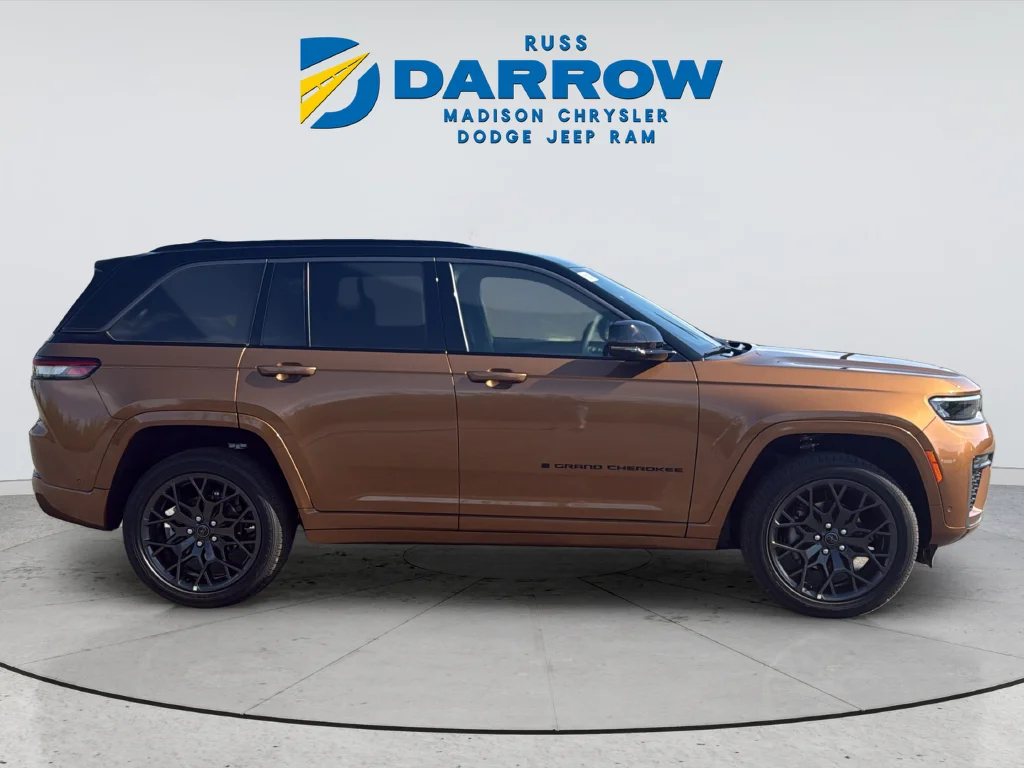 New 2027 Copper Shino Metallic Clear-Coat Paint Jeep Summit image 6