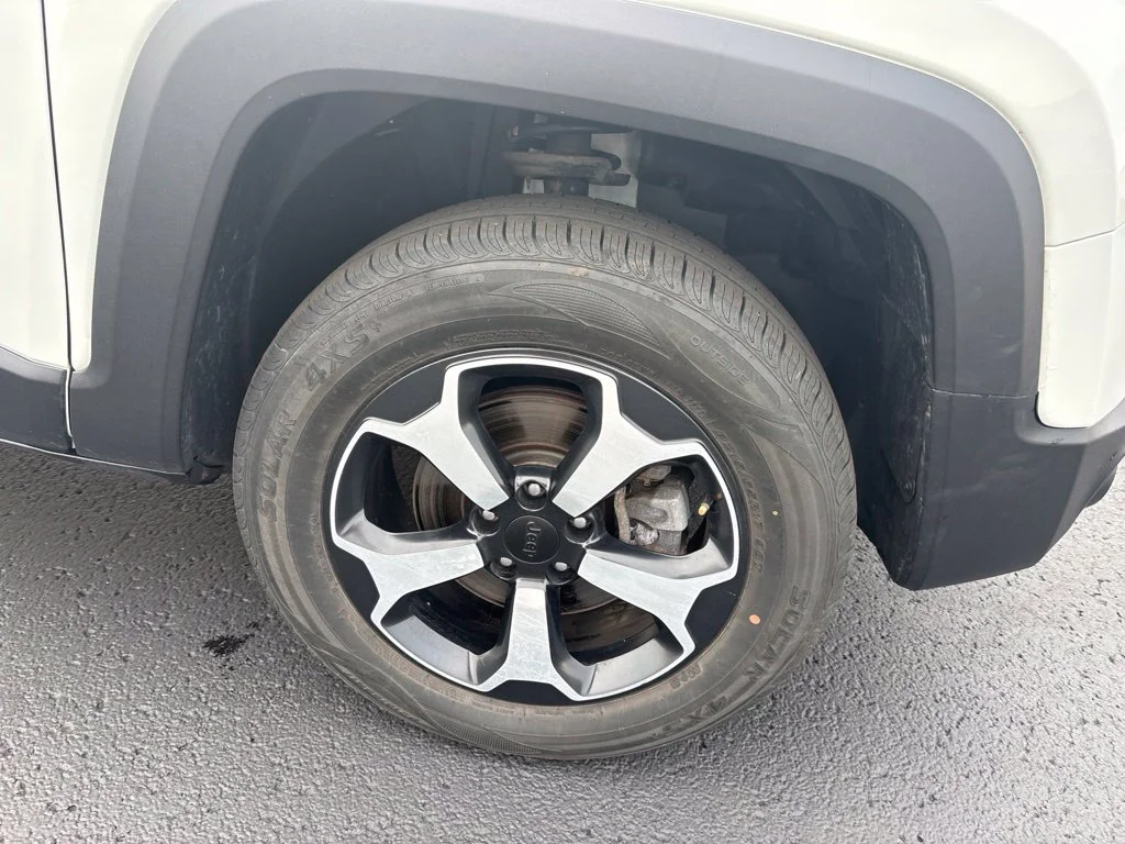 Used 2019 White Jeep Trailhawk image 12