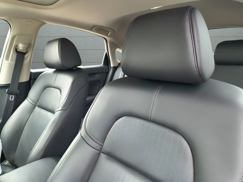 2023 Honda Civic Hatchback EX-L - Photo 24