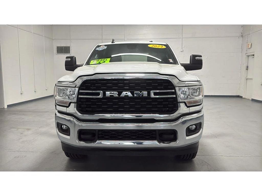 Used 2024 Bright White Clearcoat Ram Big Horn Crew Cab SRW 4x4 6.7L 1 Owner image 18