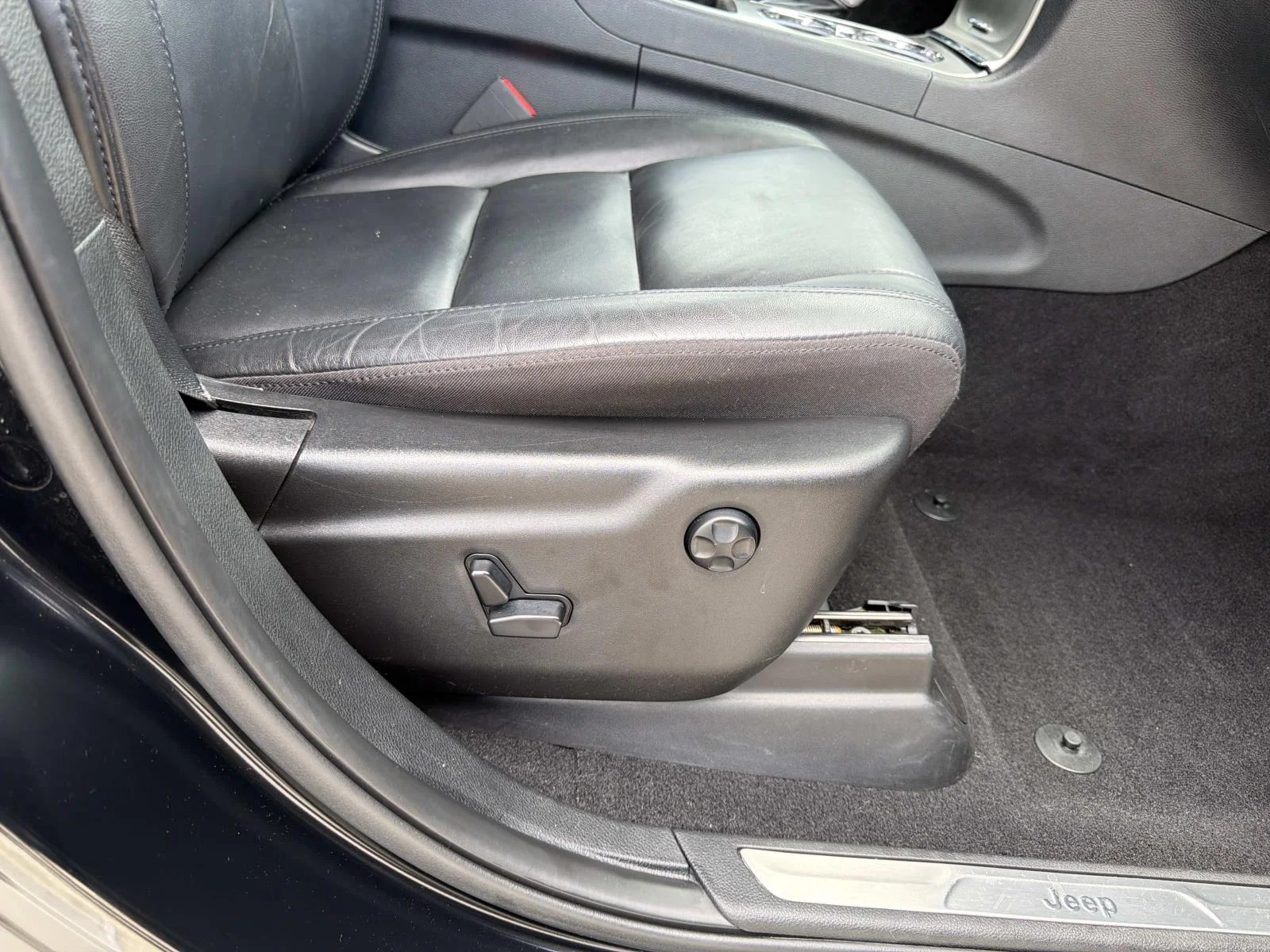 Used 2020 Black Jeep Limited 4x2 image 12
