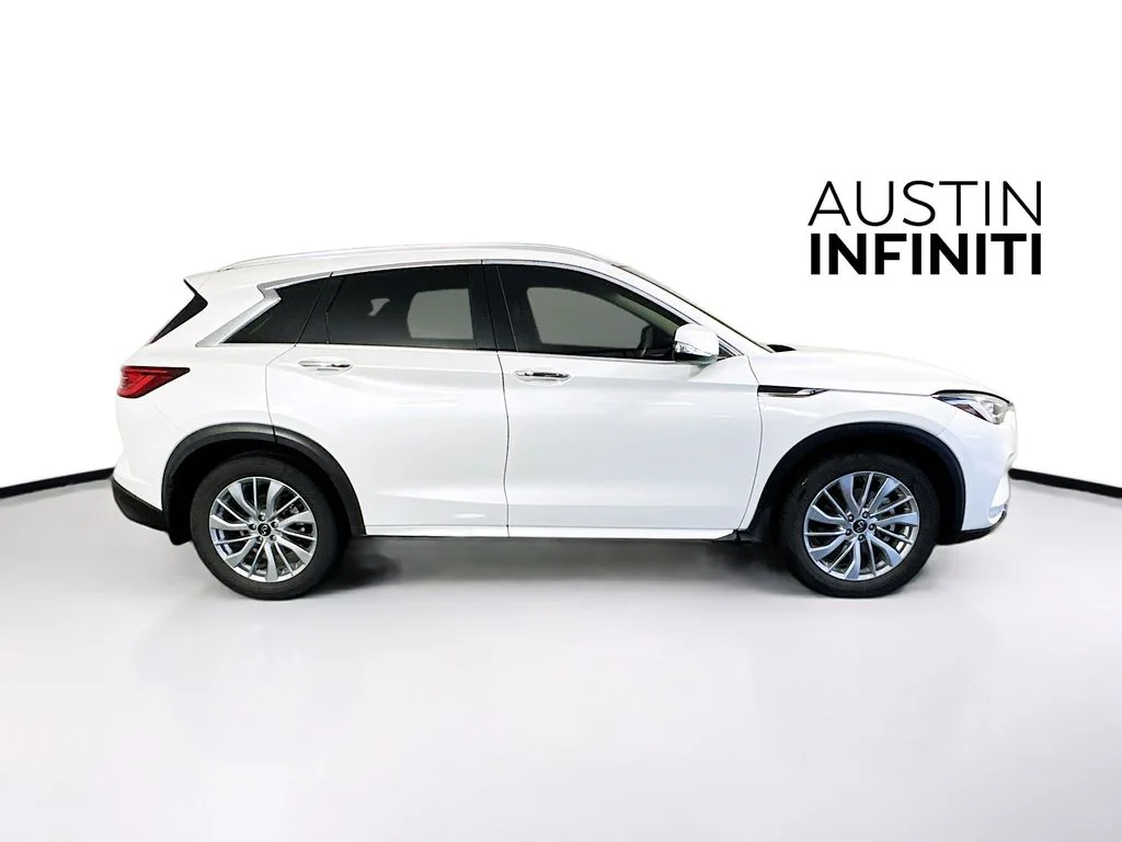 Certified Used 2023 White INFINITI LUXE image 10