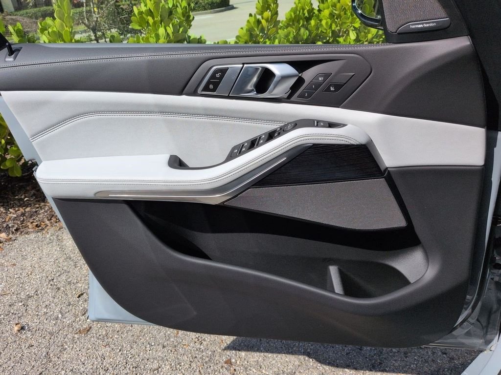 New 2026 Brooklyn Grey Metallic BMW M60i image 31