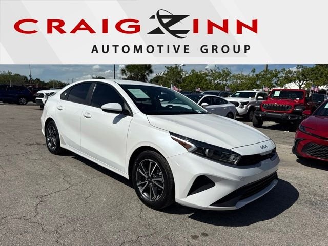 Used 2022 White Kia LXS image 1