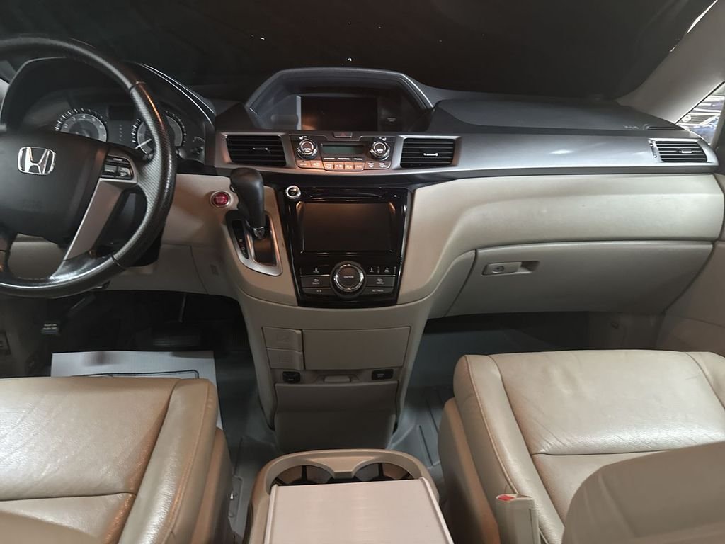 Used 2017 White Diamond Pearl Honda EX-L image 21
