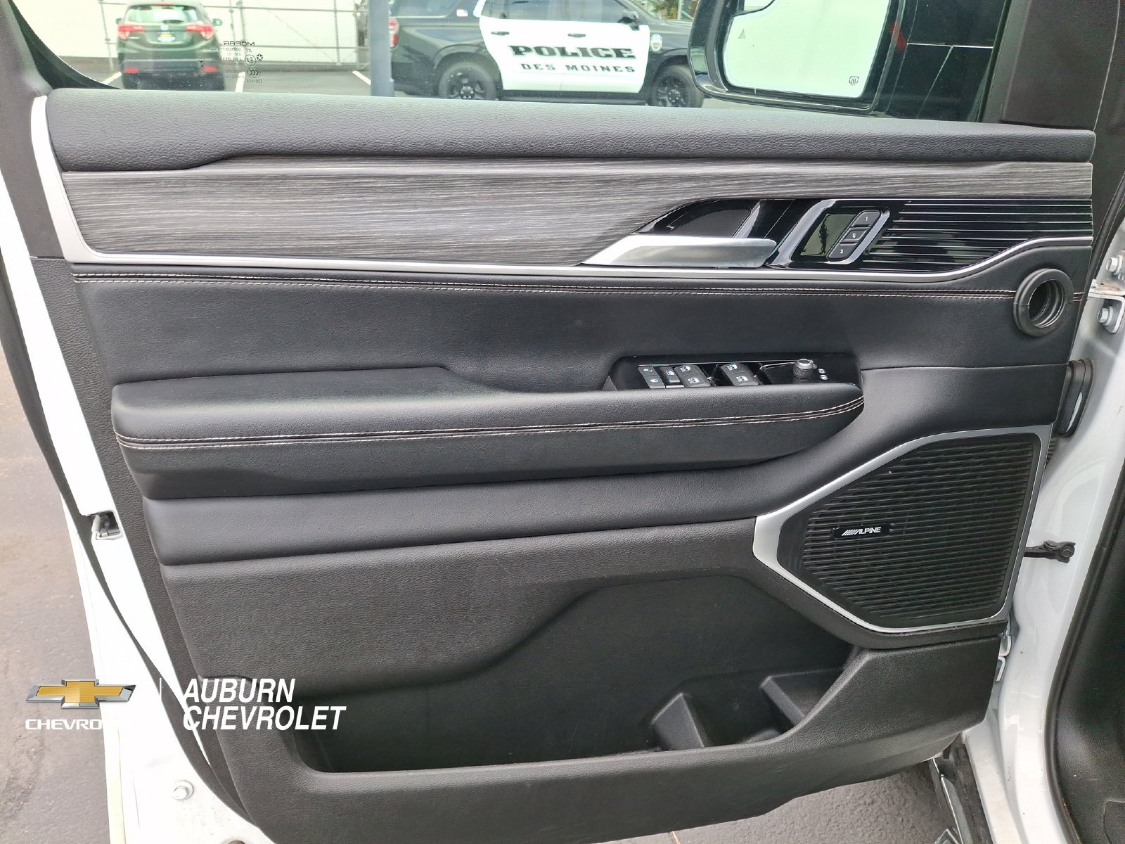 2024 Jeep Wagoneer L Series III - Photo 15