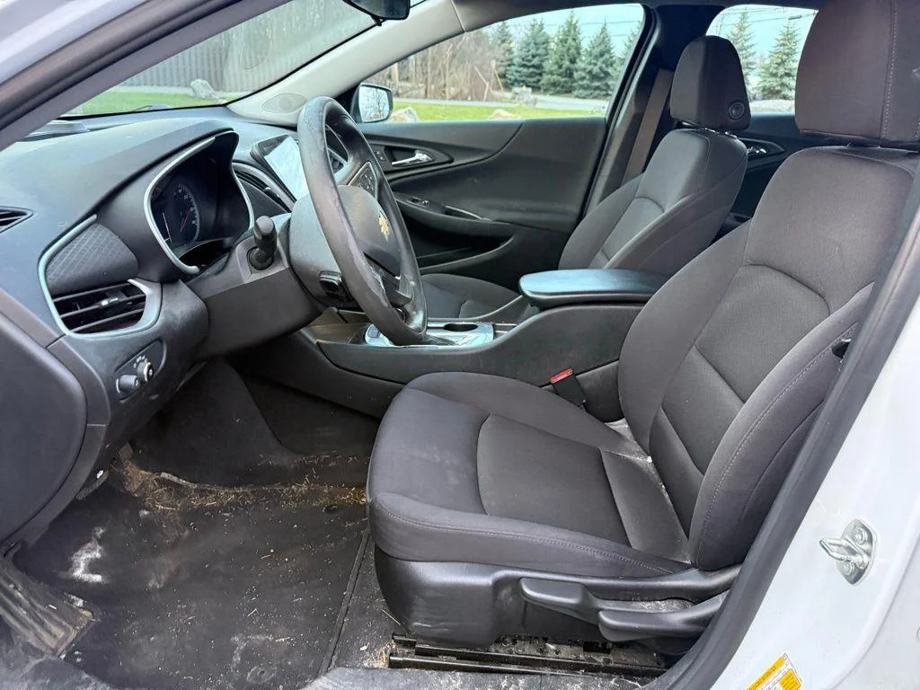 Used 2022 Summit White Chevrolet LS image 4