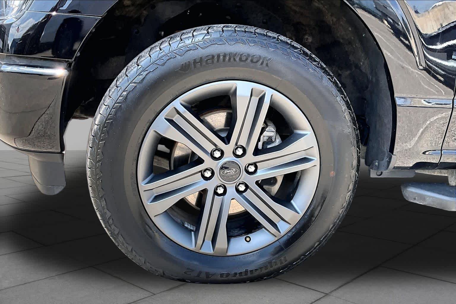 Used 2023 Agate Black Metallic Ford XLT image 13