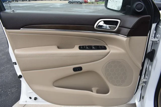 Used 2016 White Jeep Overland image 9