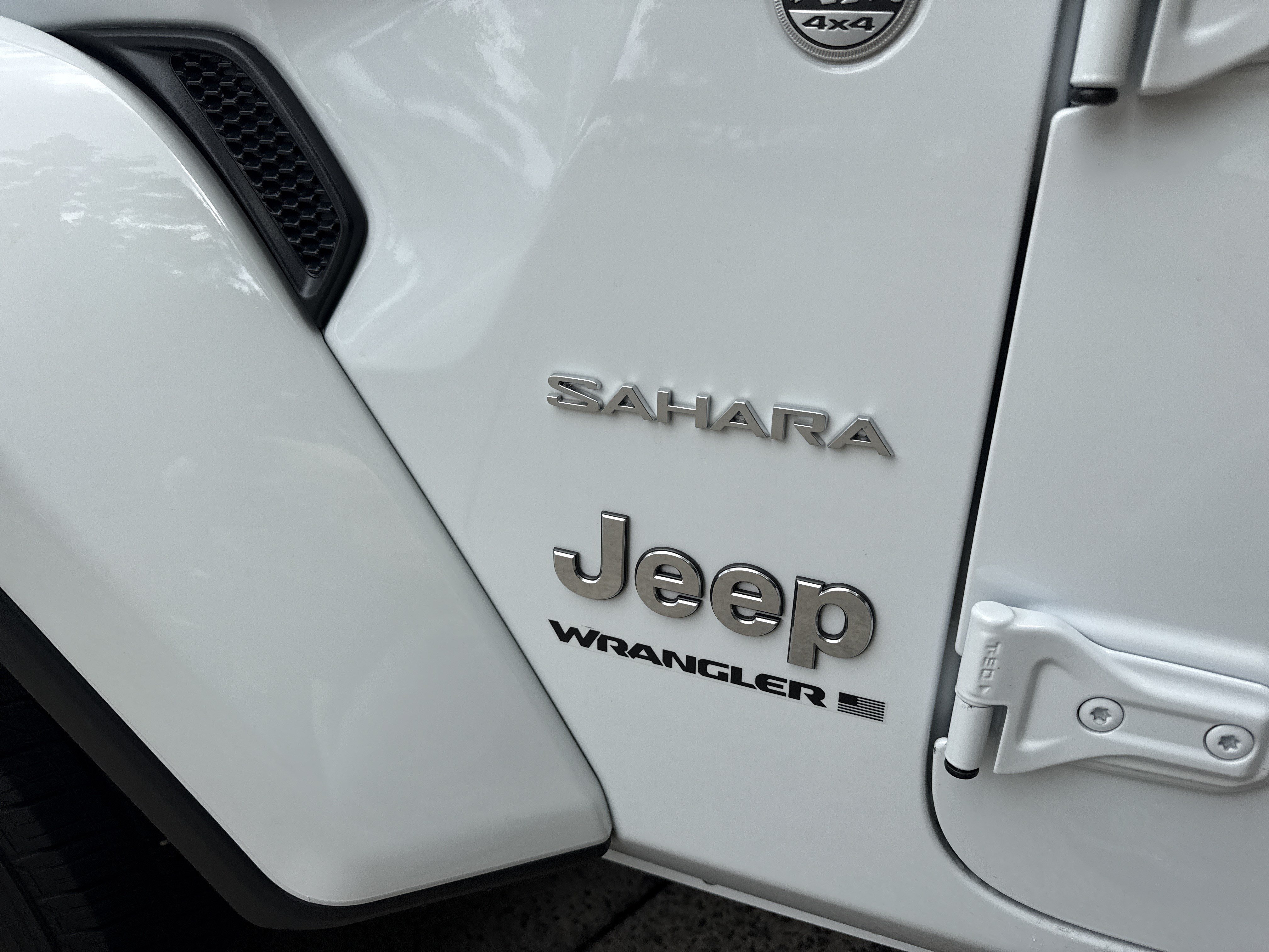 Used 2024 Bright White Clearcoat Jeep Sahara image 11