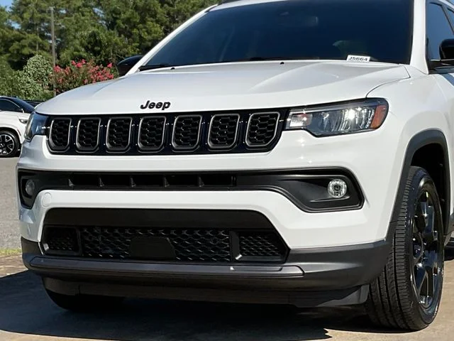 New 2026 Bright White Clearcoat Jeep Latitude image 9