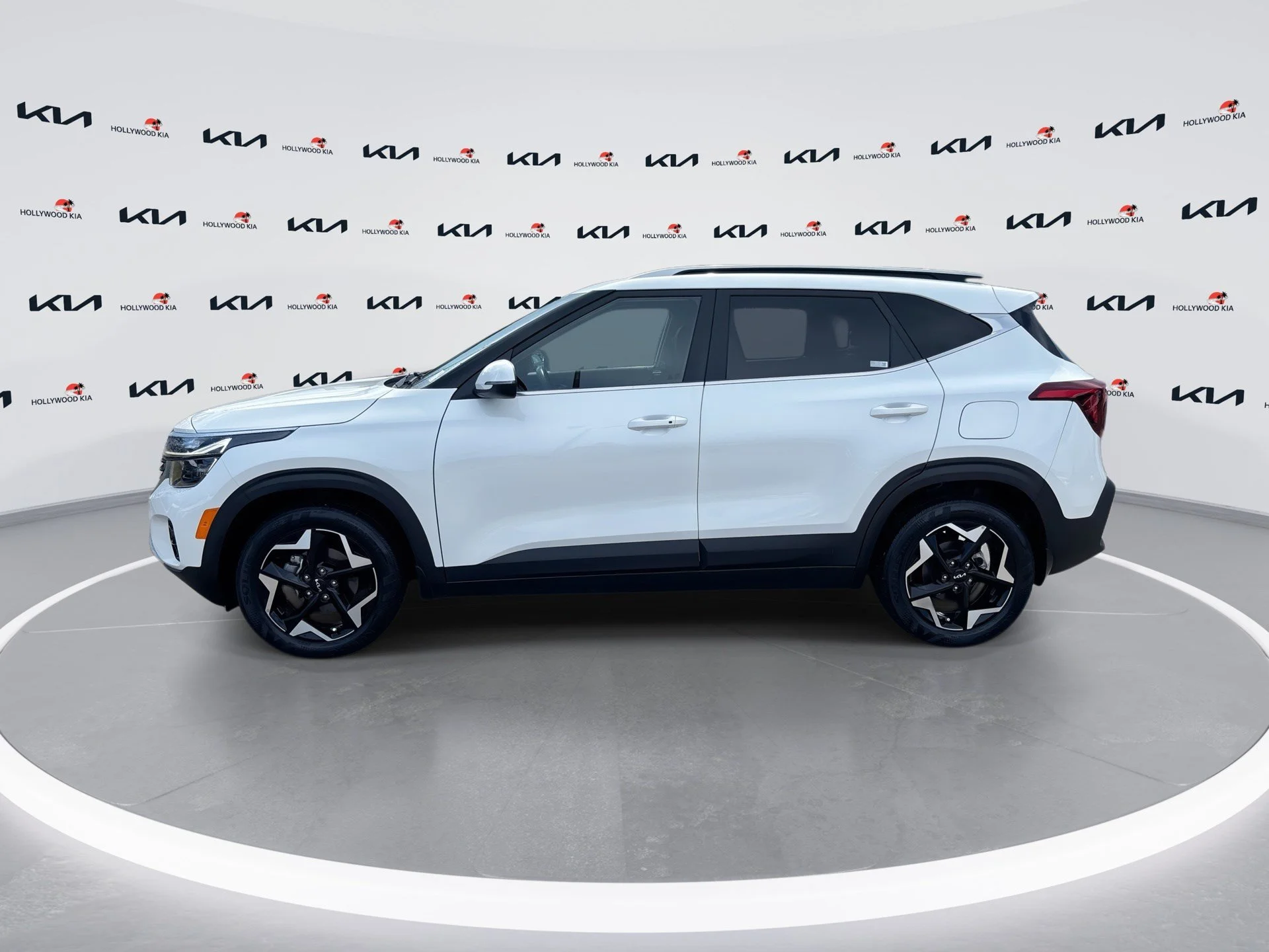 Certified Used 2024 Snow White Pearl Kia EX image 5