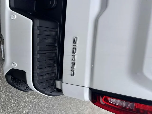 Used 2025 White GMC Denali image 7