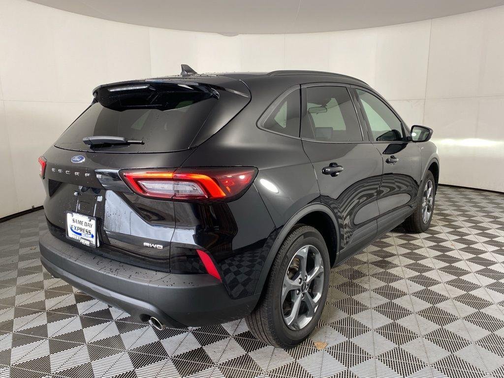 Used 2025 Agate Black Metallic Ford ST-Line image 3