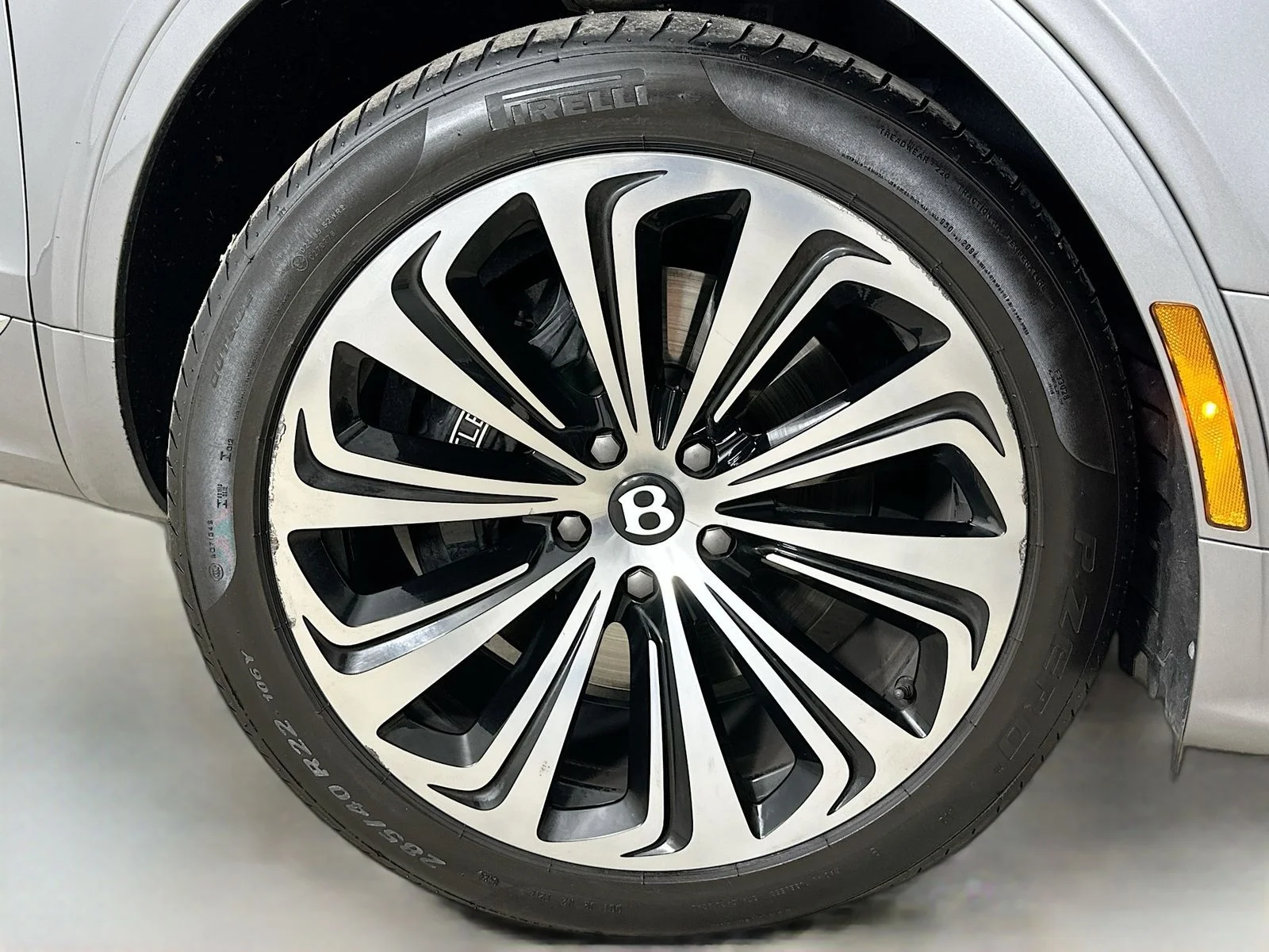 Used 2023 Silver Bentley  image 6