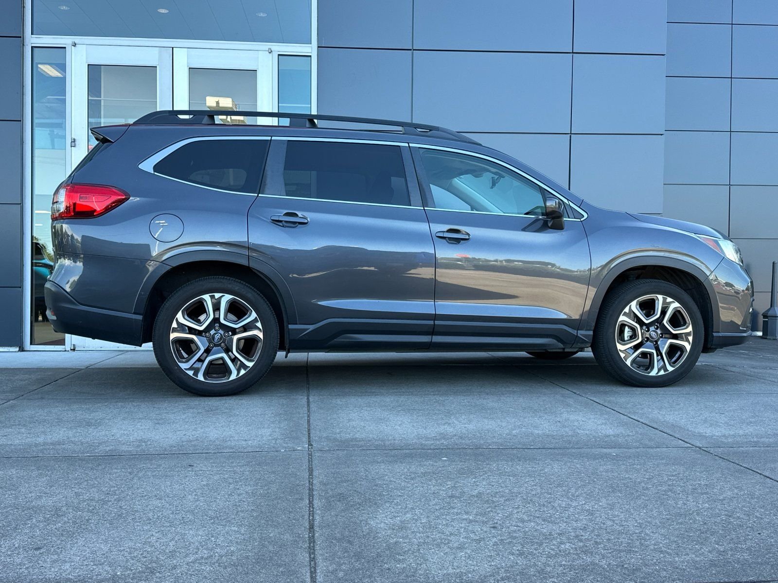 Used 2020 Magnetite Gray Metallic Subaru Premium image 2