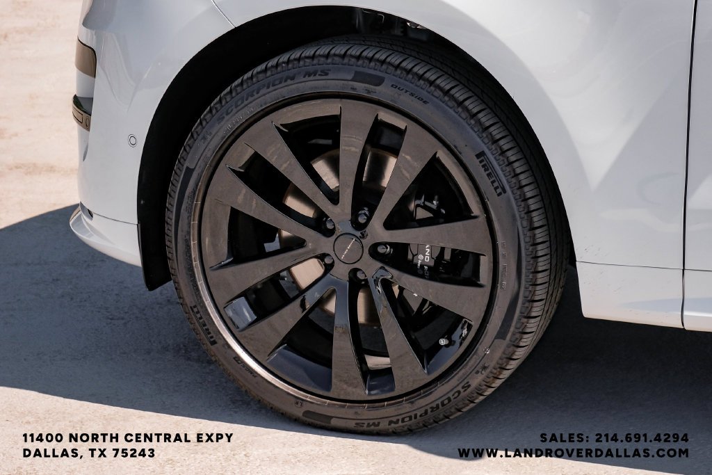 New 2026 Fuji White Land Rover Dynamic SE image 50