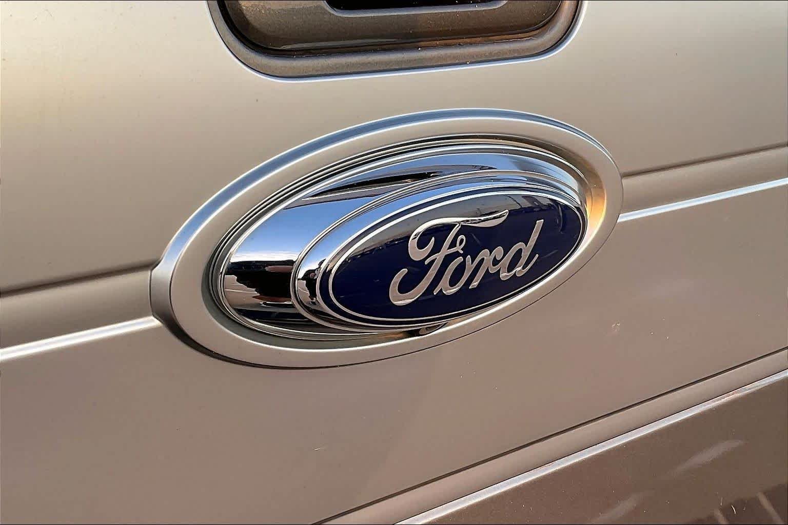 Used 2012 Sterling Gray Metallic Ford Platinum image 30