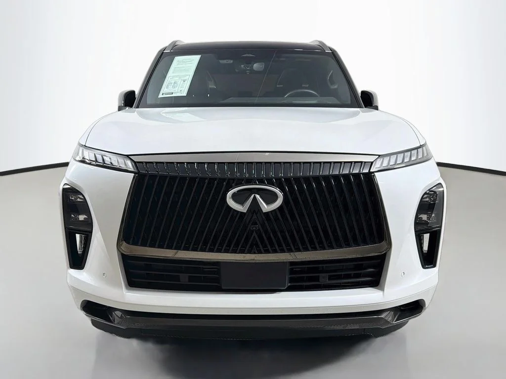 Used 2025 Black INFINITI AUTOGRAPH image 2