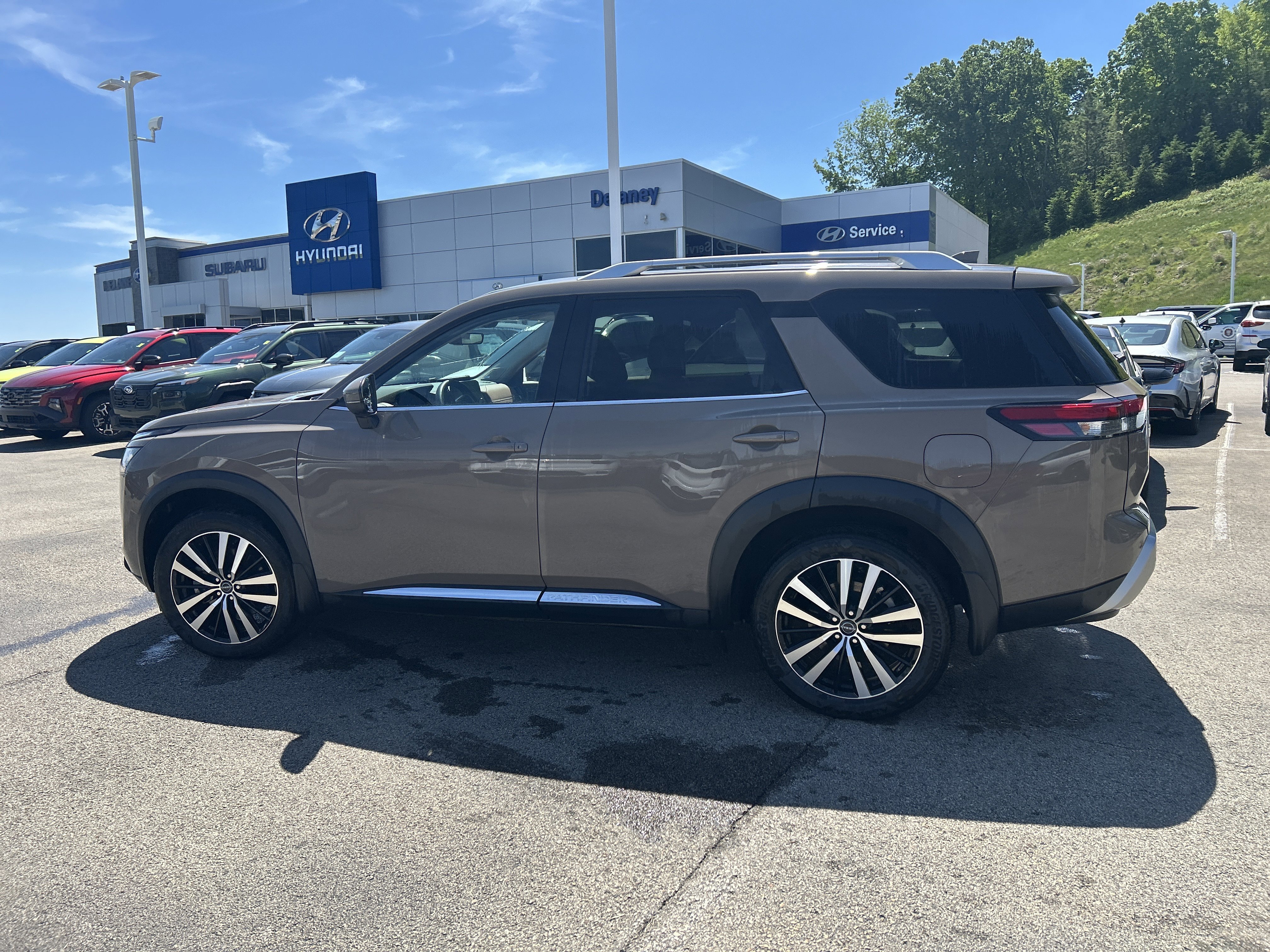 2025 Nissan Pathfinder Platinum - Photo 9