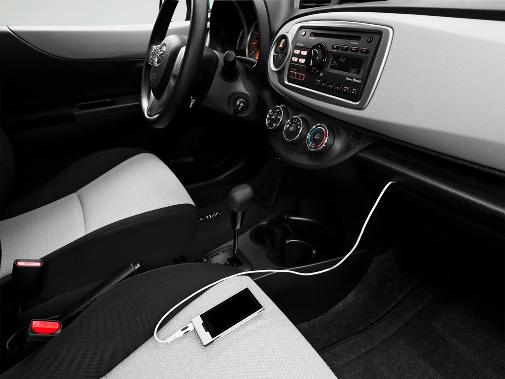 Used 2013 Blue Toyota LE image 43