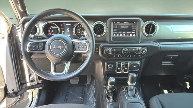 Used 2018 Silver Jeep Sahara 4x4 image 9