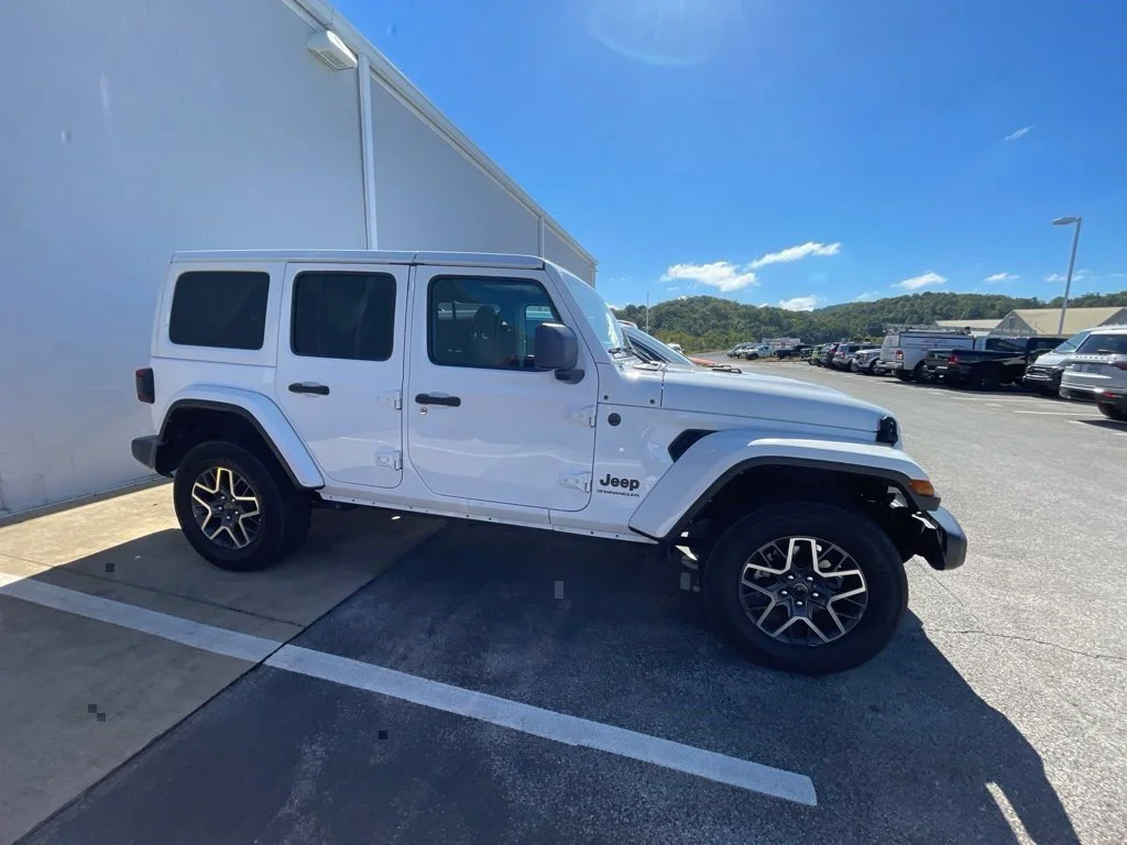 Used 2025 White Jeep Sahara image 7