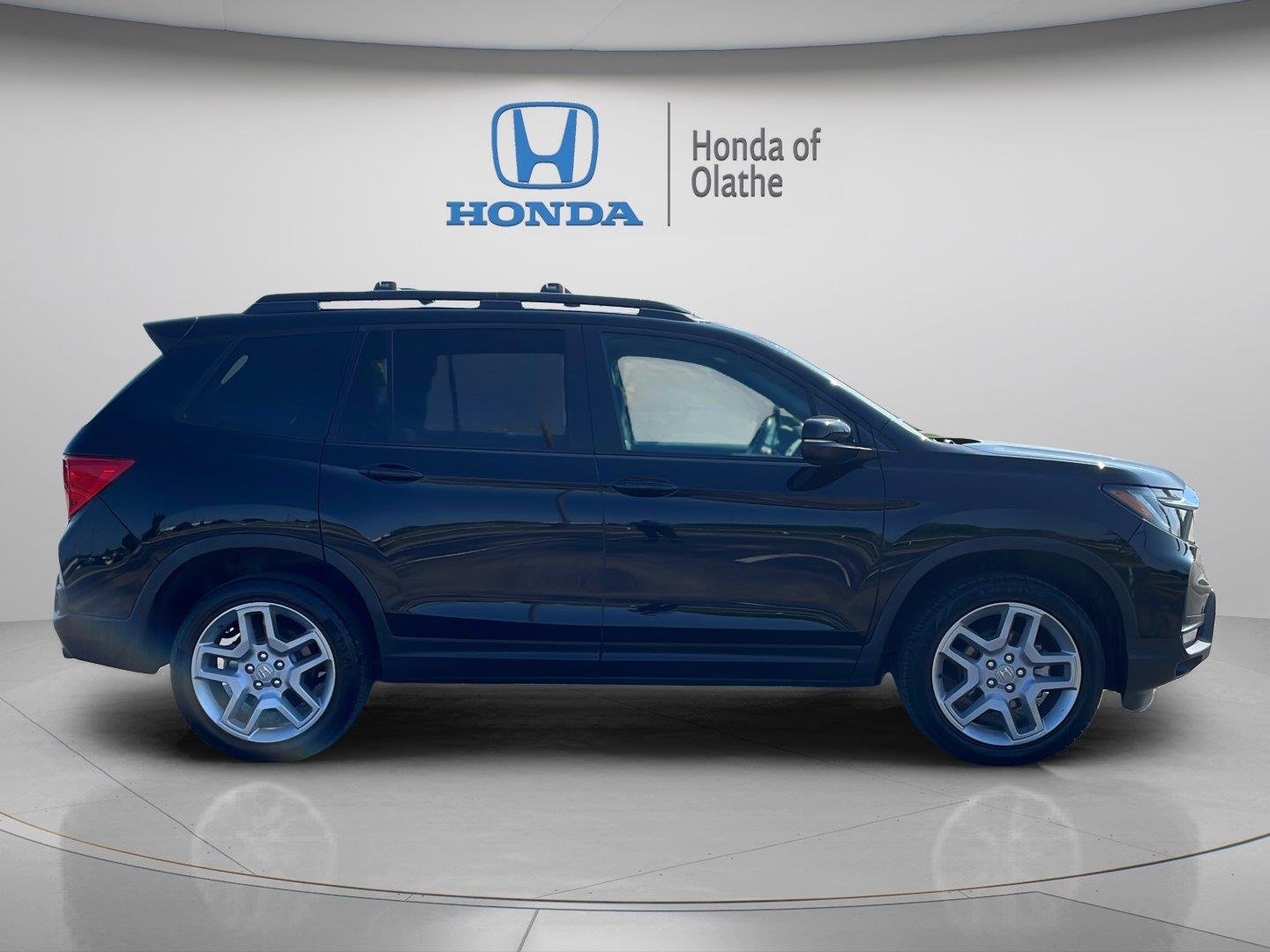 Certified 2024 Honda Passport EX-L with VIN 5FNYF8H54RB007080 for sale in Kansas City