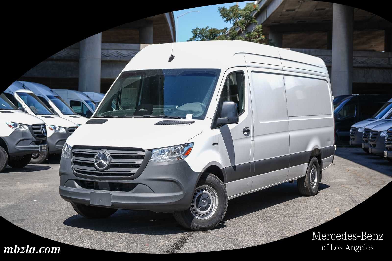 New 2025 Arctic+White Mercedes-Benz Cargo 170WB High Roof 113kW Battery RWD HO Motor image 36