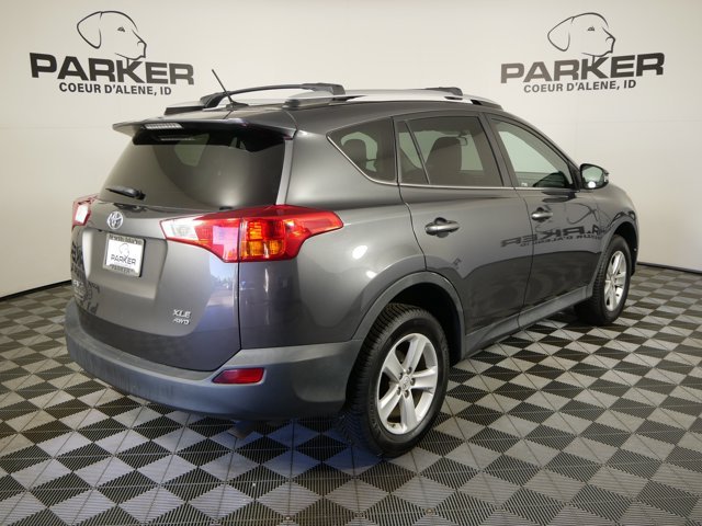 Used 2014 Magnetic Gray Metallic Toyota XLE image 5