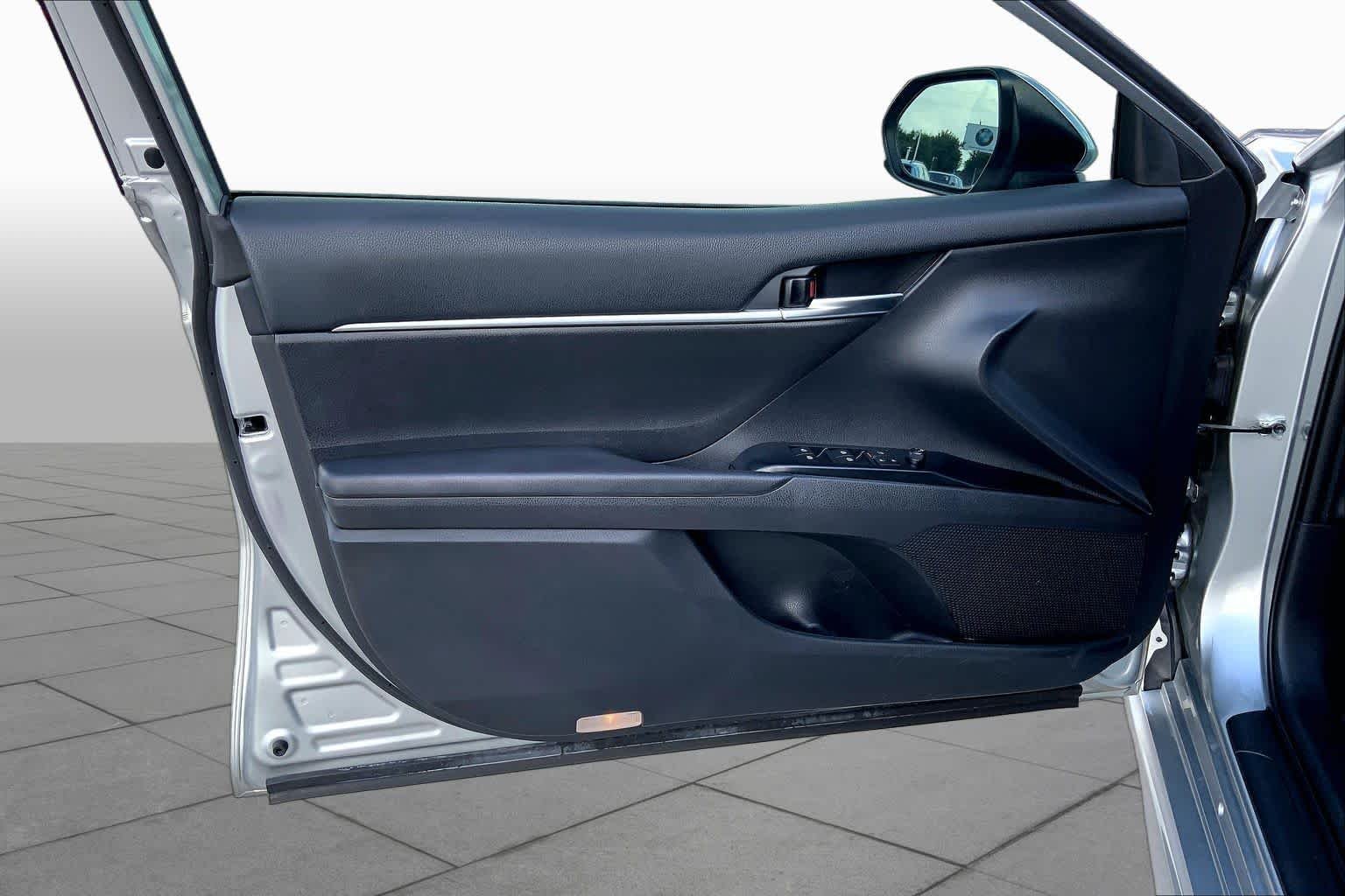 Used 2019 Celestial Silver Metallic Toyota SE image 21
