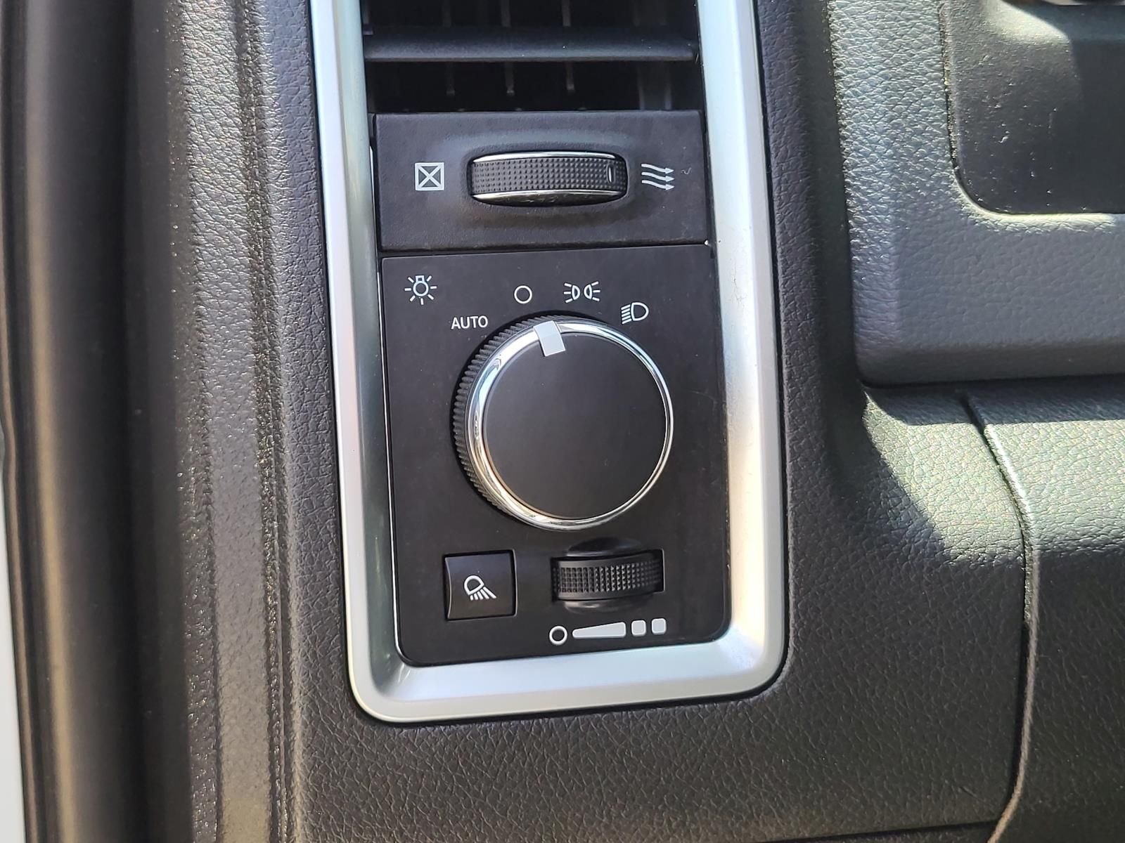 Used 2017 Bright White Clearcoat Ram SLT image 19