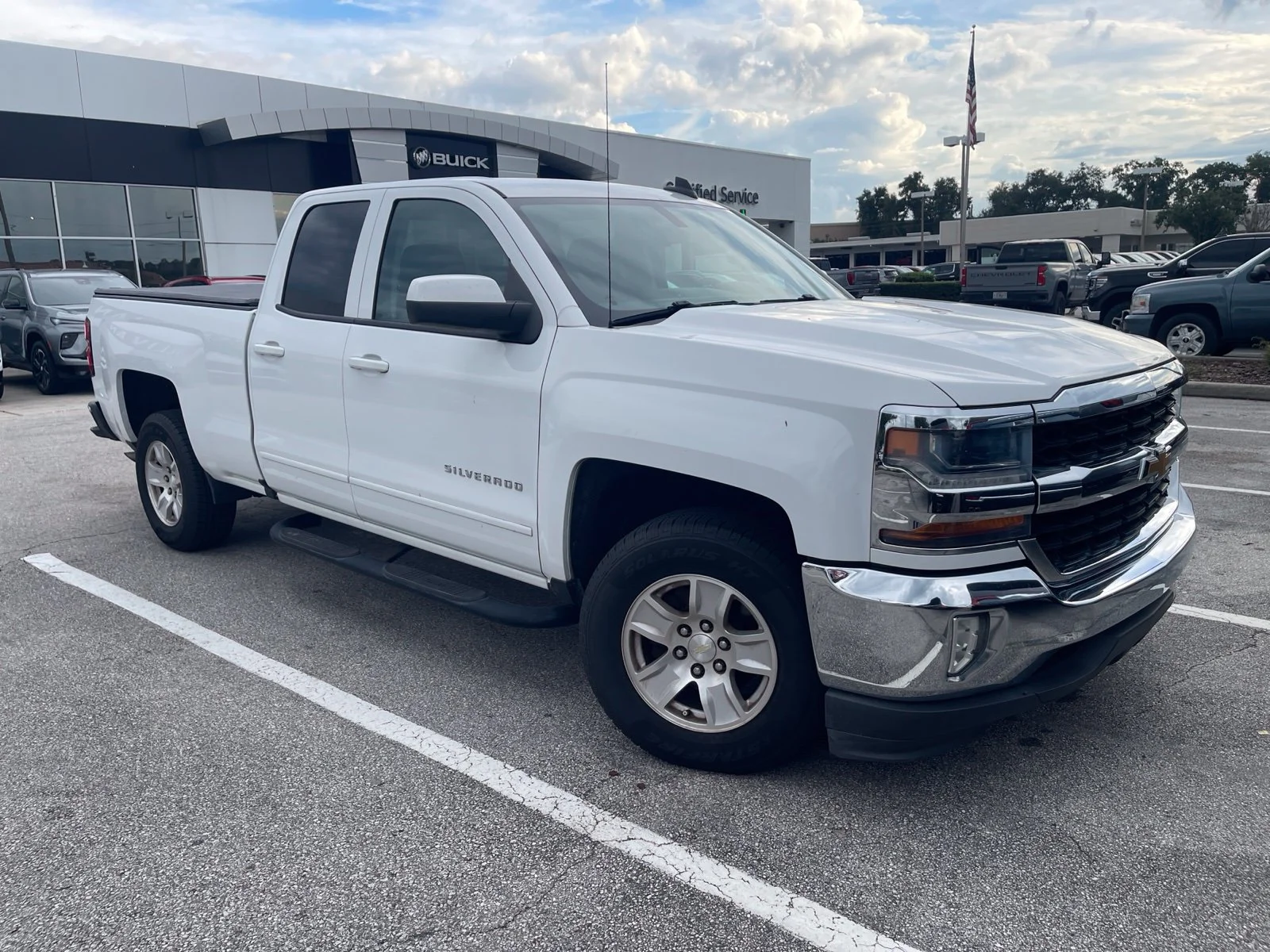 Used 2017 White Chevrolet LT image 8