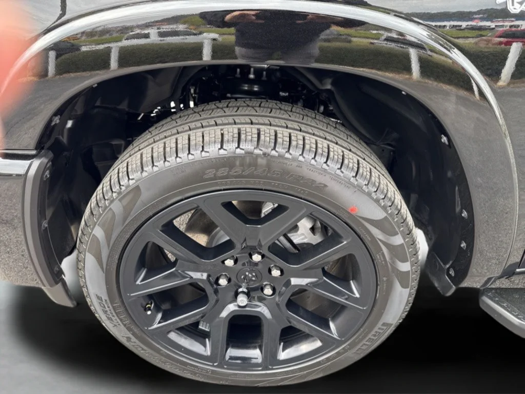 New 2026 Diamond Black Crystal Pearl-Coat Exterior Paint RAM Laramie image 26
