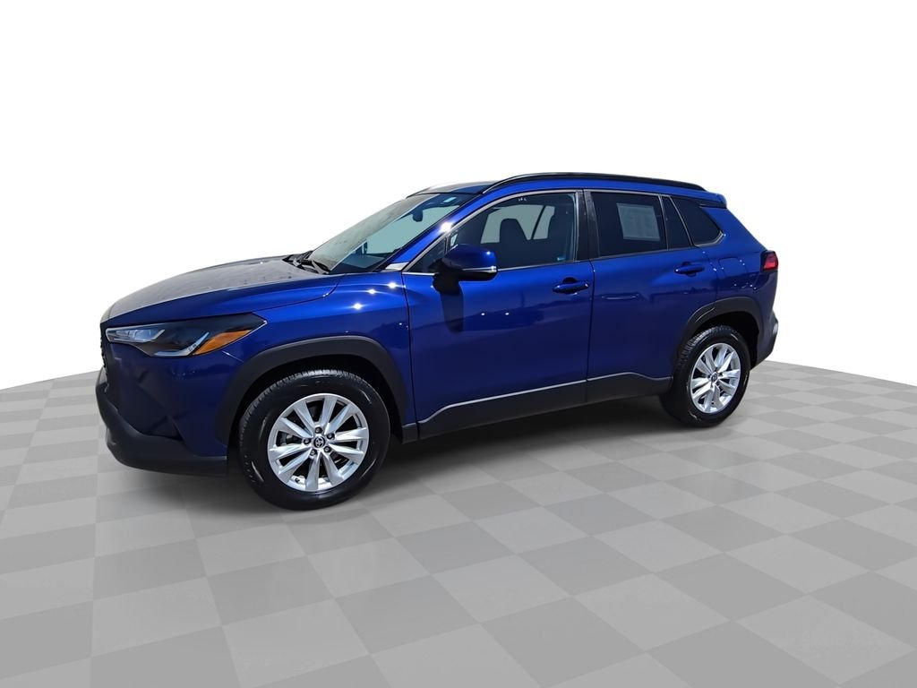 Used 2023 Blue Toyota LE image 4