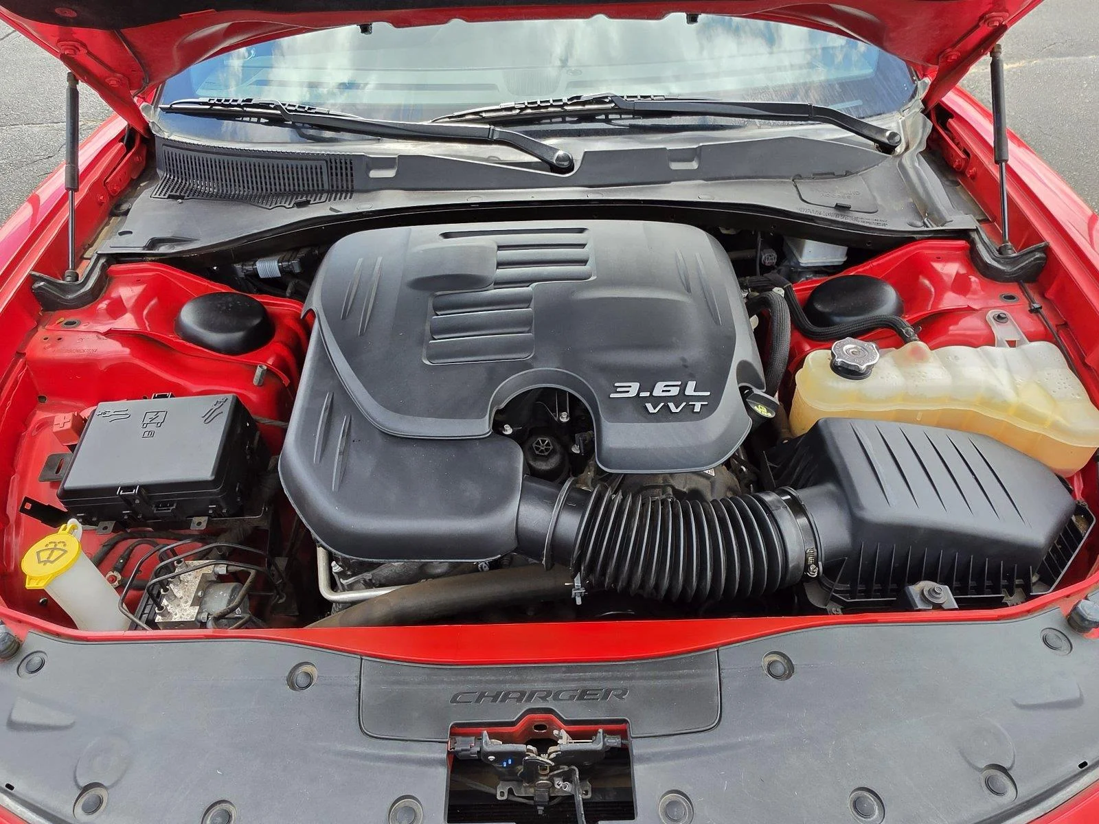 Used 2022 Torred Clearcoat Dodge SXT image 28