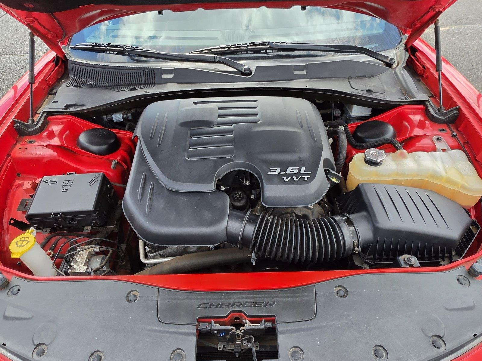 Used 2022 Torred Clearcoat Dodge SXT image 28