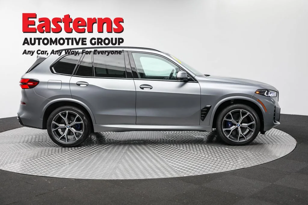 Used 2025 Gray BMW xDrive40i image 4